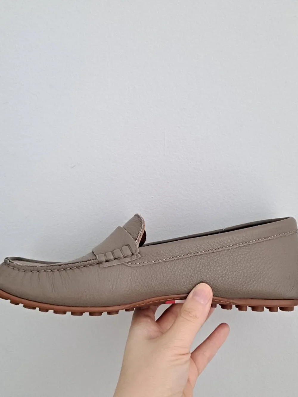 New without tags Aquatalia Taupe Grey Leather Driving Loafers 8.5
